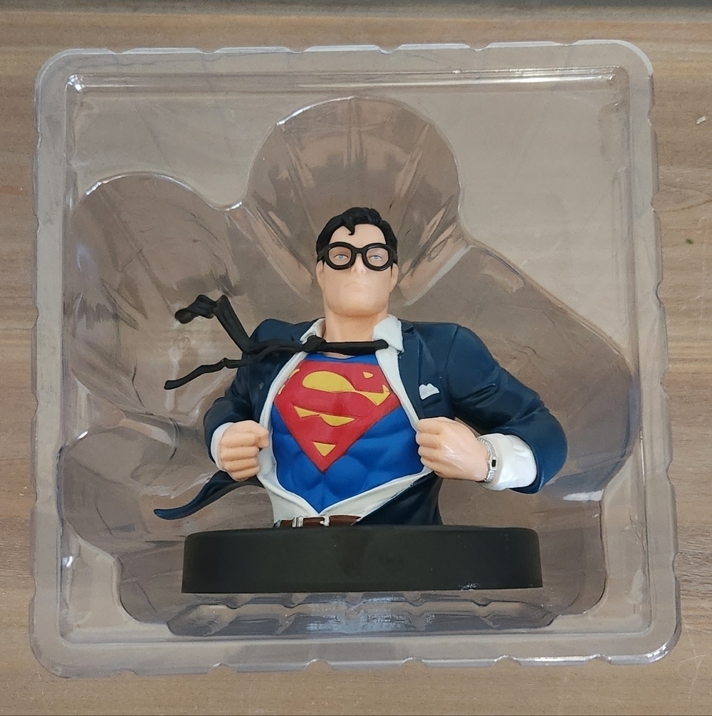 🦸‍♂️Superman Vinyl Figure – Clark Kent Transformation – CultureFly – Open Box - Picture 9 of 16